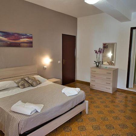 La Ruota Hotel Oliveri Luaran gambar