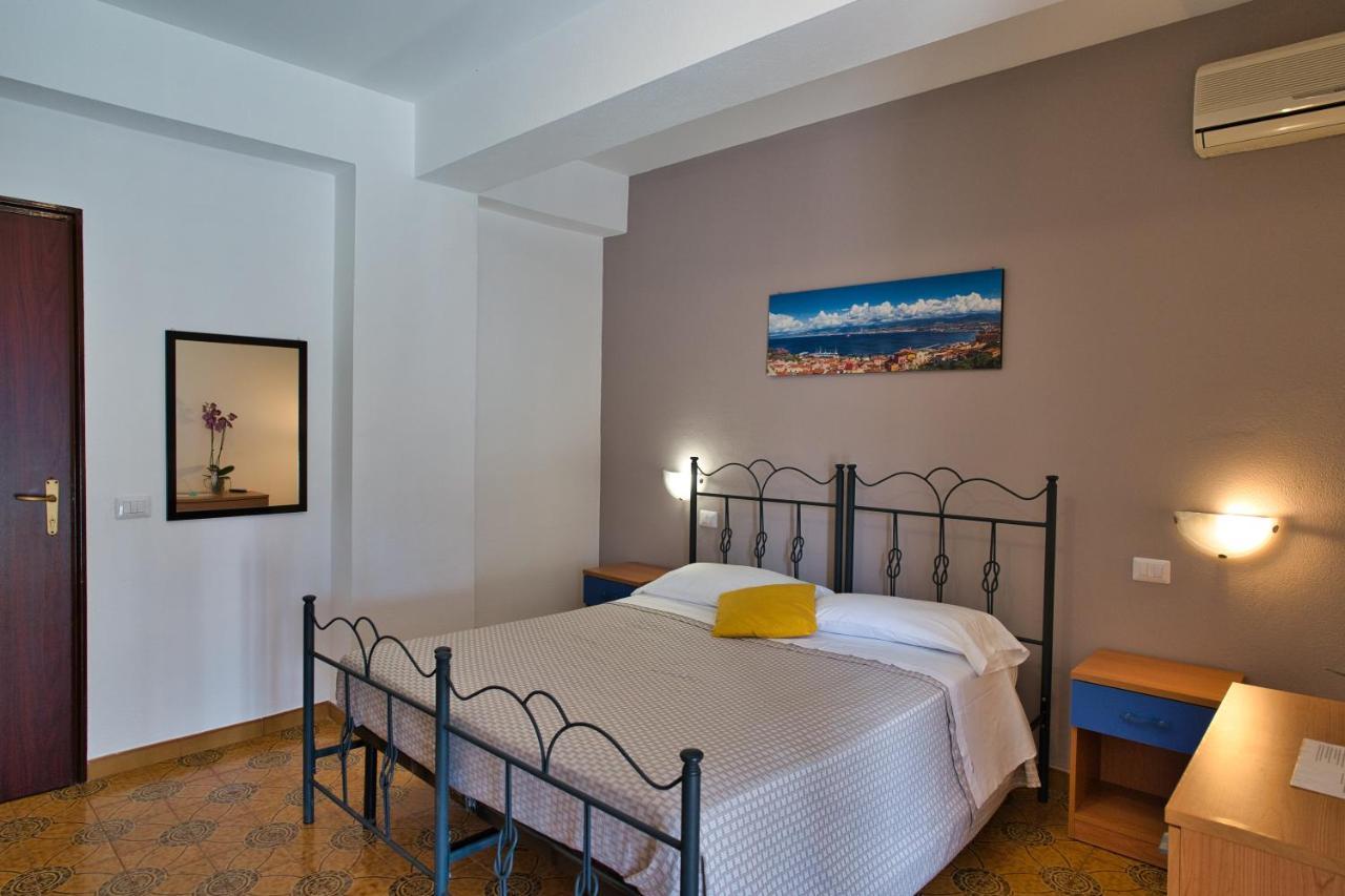 La Ruota Hotel Oliveri Luaran gambar