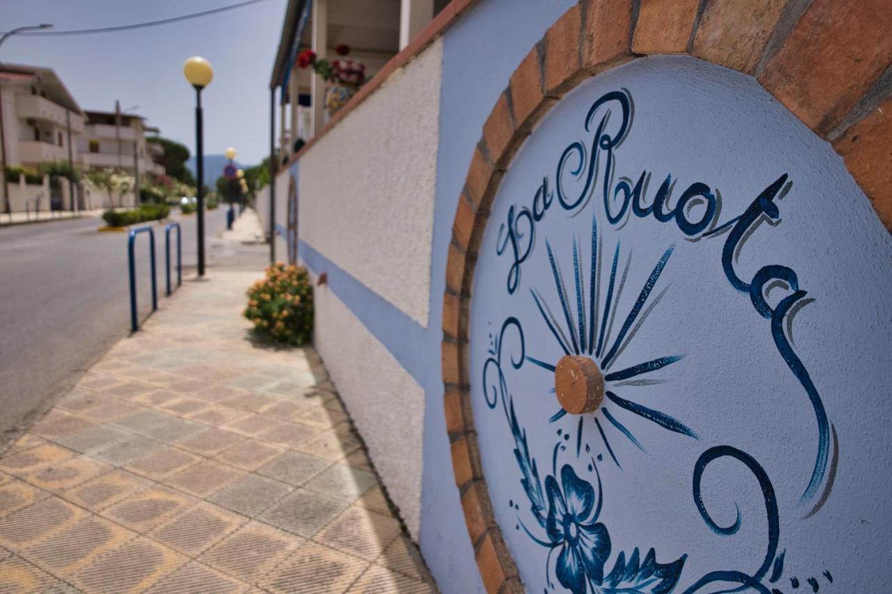 La Ruota Hotel Oliveri Luaran gambar